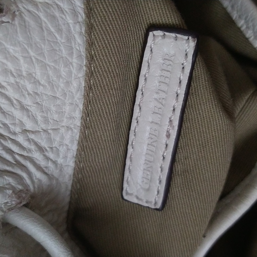 Chic White Leather Hobo Bag with Gold Accents - Picture 13 of 15